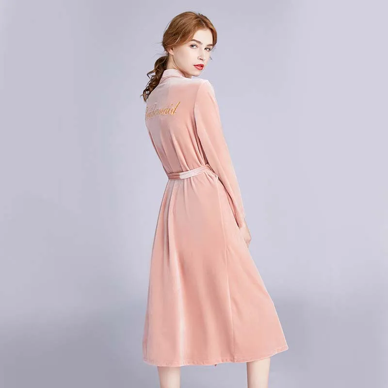 Блестящий бархатный женский длинный ночной халат с вышивкой для подружки