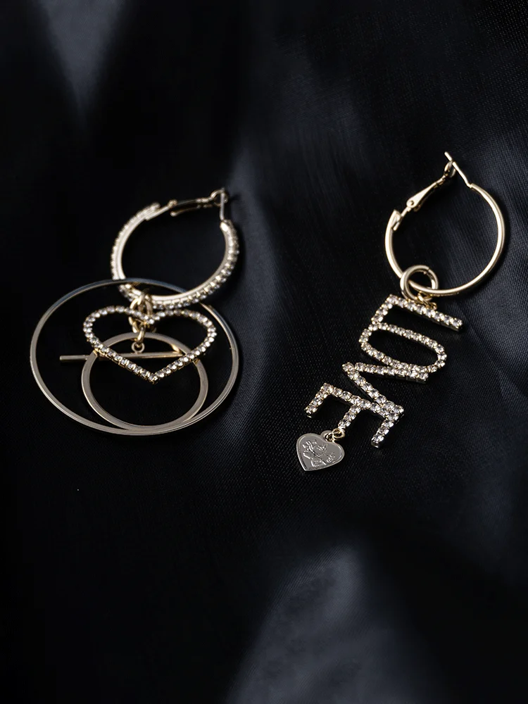 

Fashion Rhinestone Letter Round Luxury Earrings Valentine's Day Gift For Women Korea Big Circle Heart Loop Earrings Wholesale
