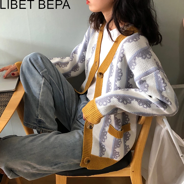 

New 2021 Women's Sweaters Autumn Winter V-Neck Fashionable Buttons Cardigans Korean Casual Loose Wild Ladies Knitwears SWC1385