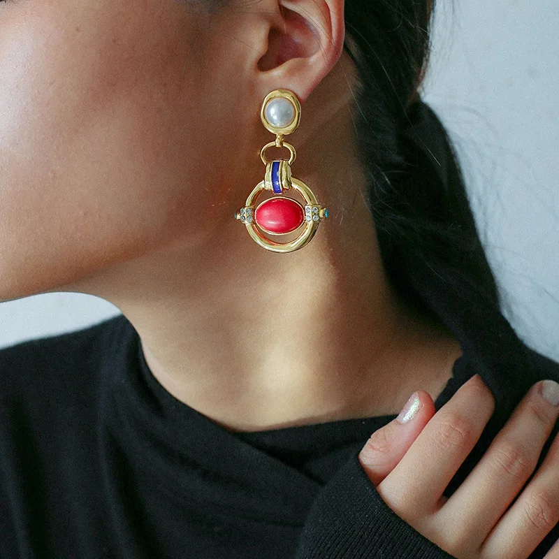 

Европейские и американские позолоченные ретро овальные геометрические красные этнические серьги-подвески с жемчугом Женская бижутерия