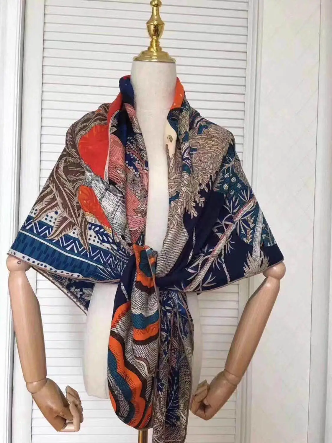 

2020 new arrival autumn winter sun design 140*140 cm animal scarf 65% cashmere 35% silk scarf wrap for women lady girl