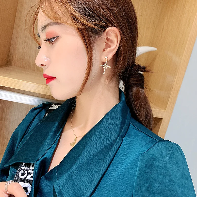Новое поступление 2020 модные женские брендовые серьги со стразами звездой