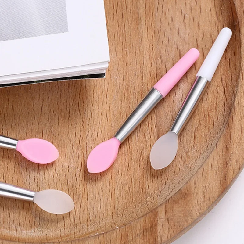 

2Color Portable Lipstick Brush Lip Mask Applicator Makeup Brushes Suitable For Professional Beauty Parlor Or Family Use