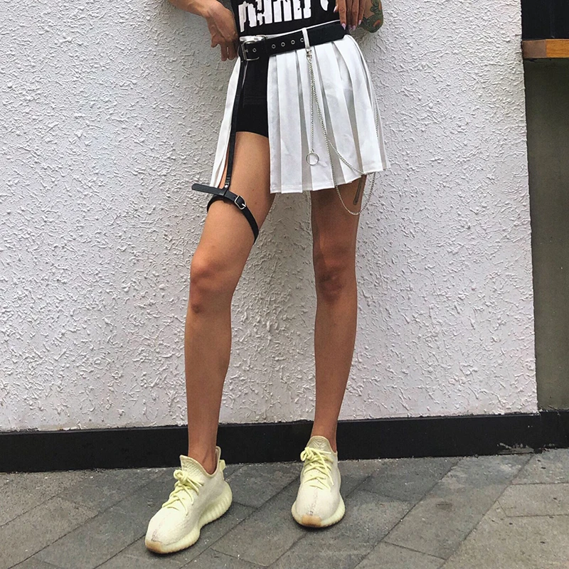 TWOTWINSTYLE уличная плиссированная юбка для женщин с высокой талией и цепочкой на поясе мини юбки женская модная одежда лето Новинка