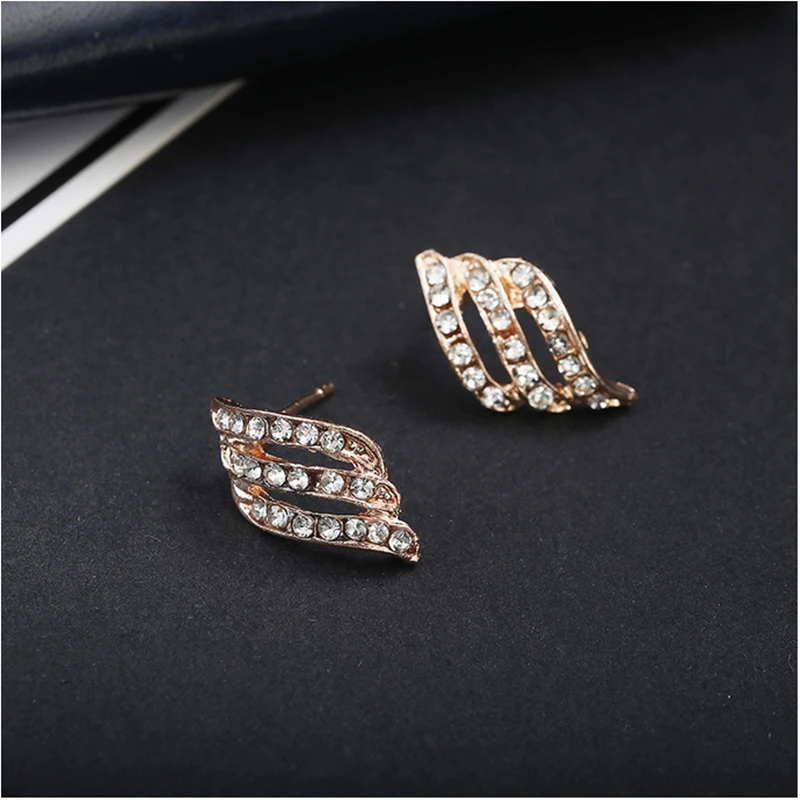 

New Korea Crystal Gold Rhinestones Earrings Wedding Bridal Stud Earrings for Women Fashion Jewelry Brincos Para As Mulheres