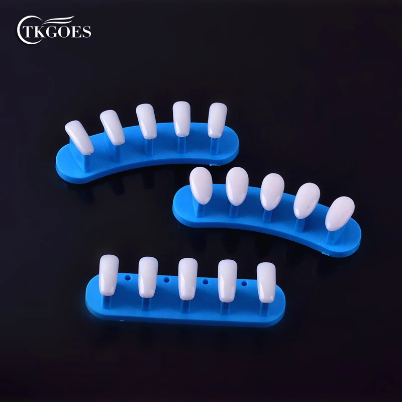 TKGOES 100 шт. квадратных пластиковых типсов для ногтей + 1 набор тренировочных