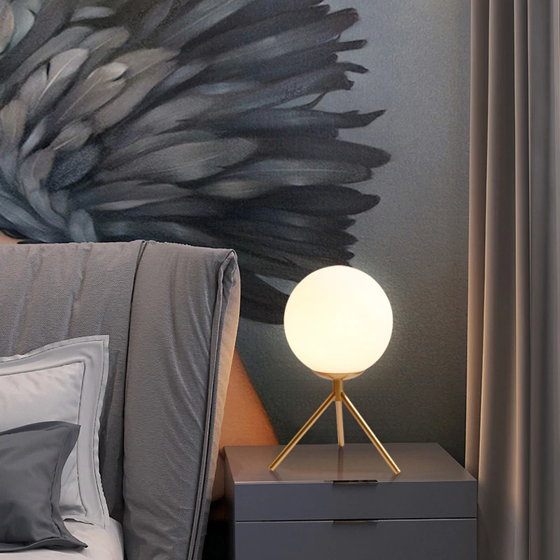 

Nordic post-modern light luxury glass table lamp simple fashion bedroom table lamp creative personality living room bedside lamp