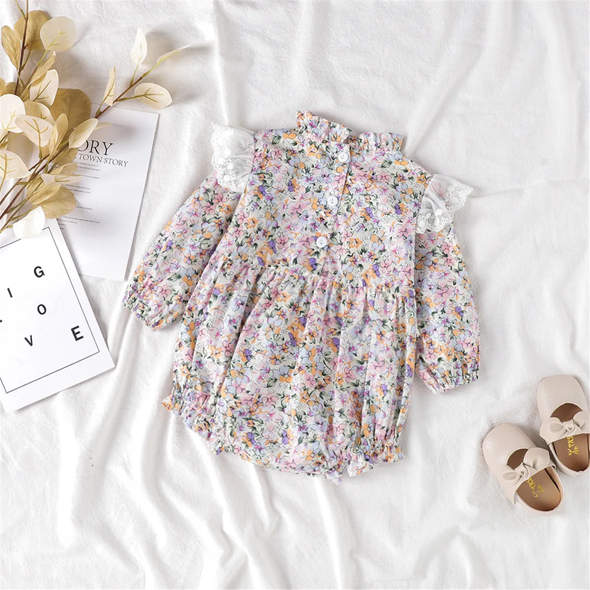 

0-24 Months Baby Girls Flower Printed Romper Long Sleeve Triangle Crotch Bodysuit with Patchwork Lace Covered Sweet One-pieces