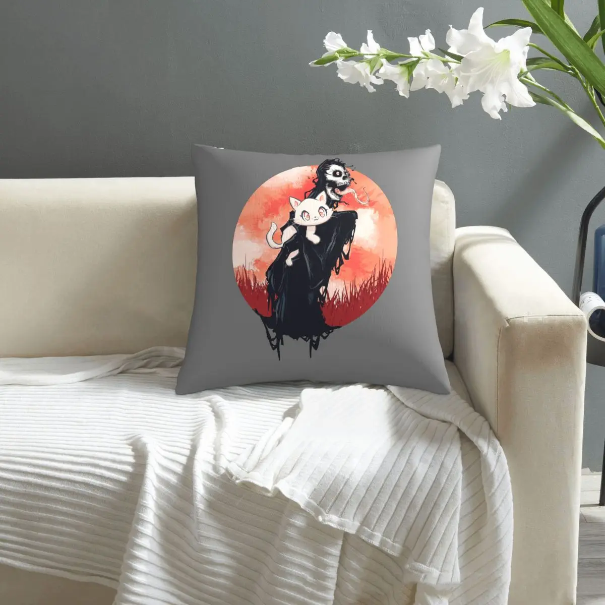 

Декоративная наволочка в готическом стиле с рисунком кота