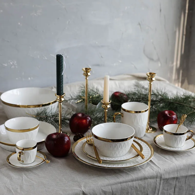 British gold rimmed ceramic cutlery plate bowl cup and dish Christmas | Дом и сад