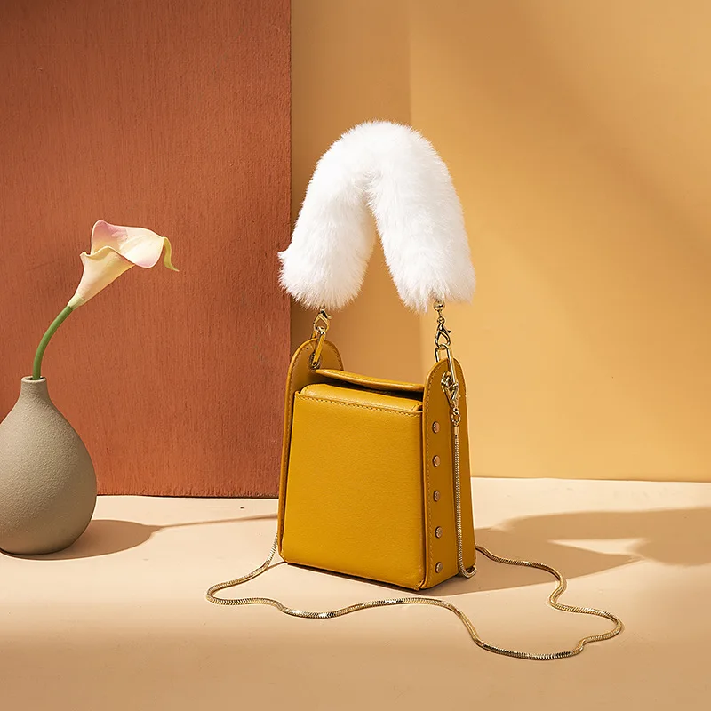 

Female Pearl Shoulder Bags 2021 Women's Luxury Brand PU Furry Handbag Women's Leather Sweet Chain Shoulder Beach Bags M053