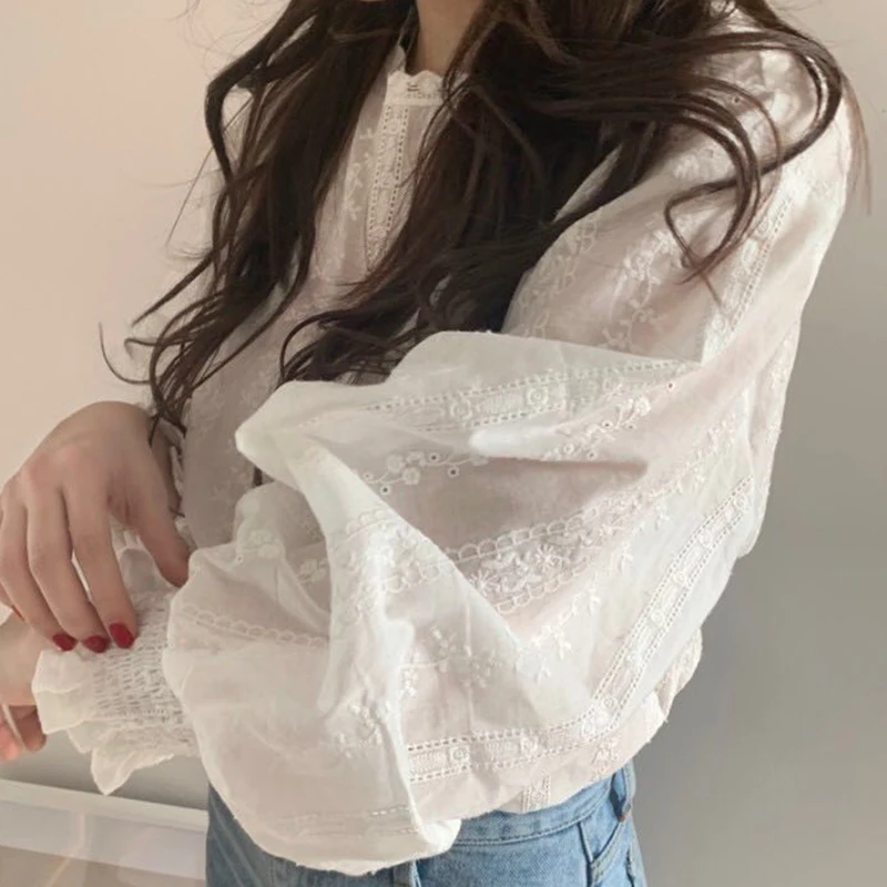 

Round neck lace hook flower Women's shirt 2021 Fashion loose crop top Ladies party Lantern long sleeve Women's blouse Summer