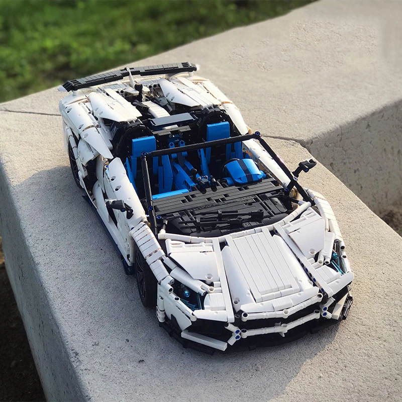 В наличии белый Lamborghinis MOC-17698 с оригинальной коробкой Aventador SVJ Roadster bricks Technic 42115