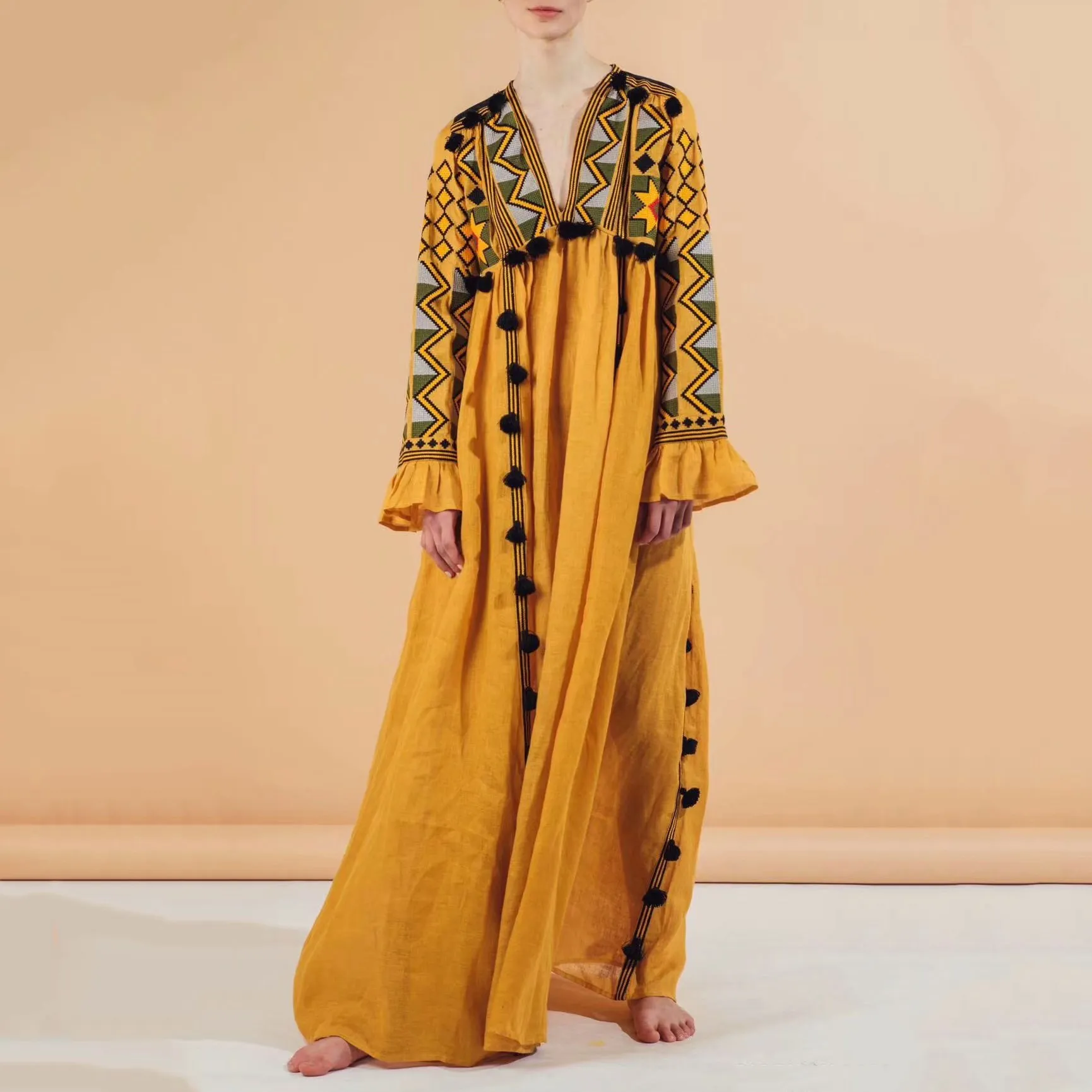 Летнее женское платье в этническом стиле с вышивкой хиппи бохо длинное