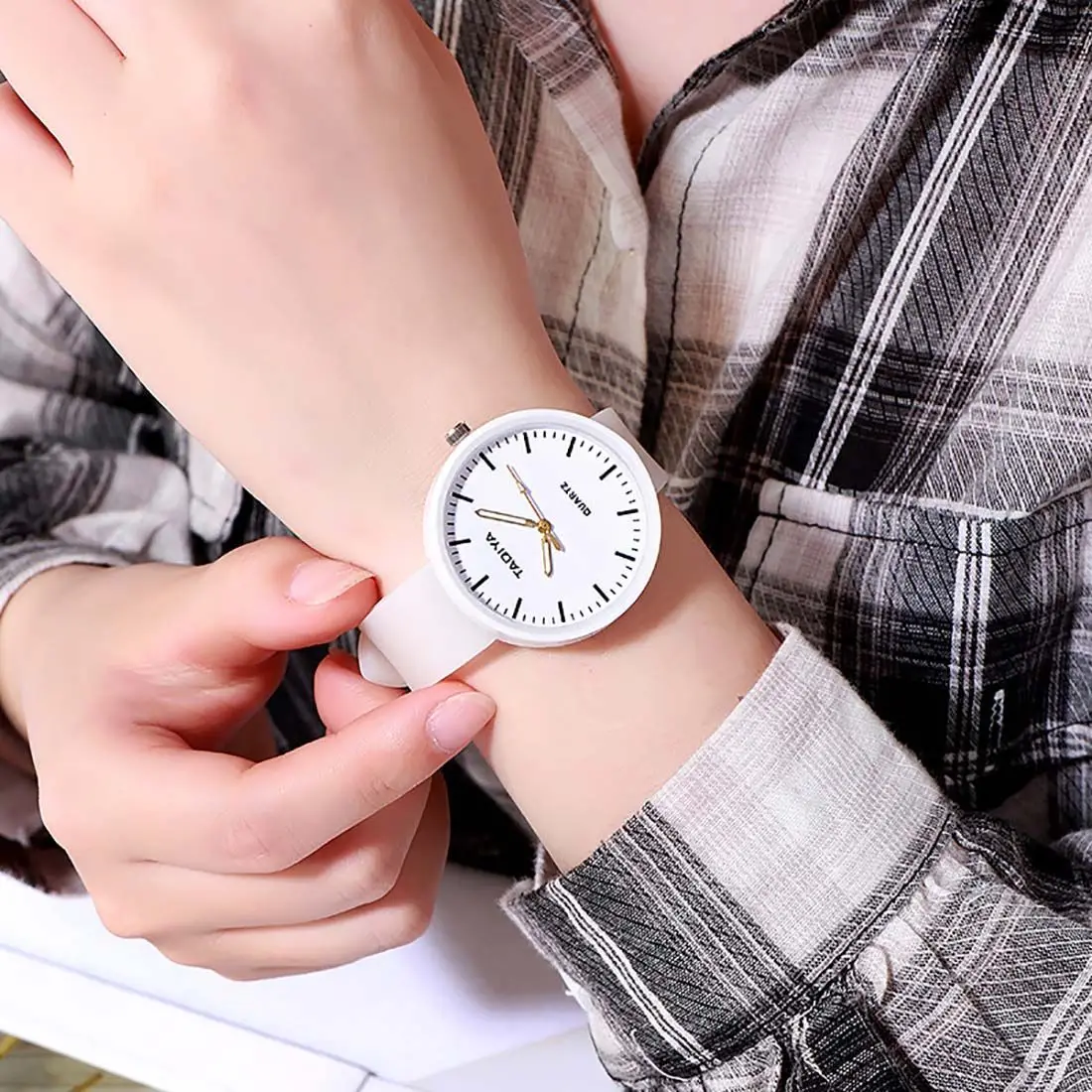 Лидер продаж модные наручные часы с 3D рисунком из мультфильма красивые кварцевые