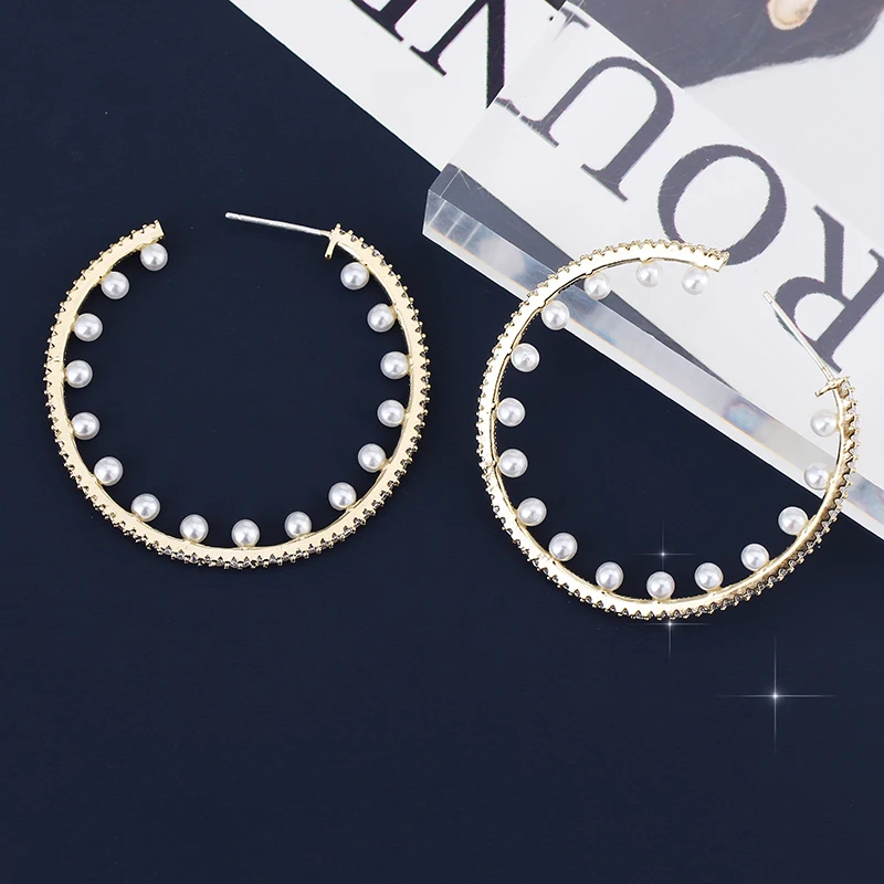 Очень девушка шикарный искусственный жемчуг кубический циркон эффектные