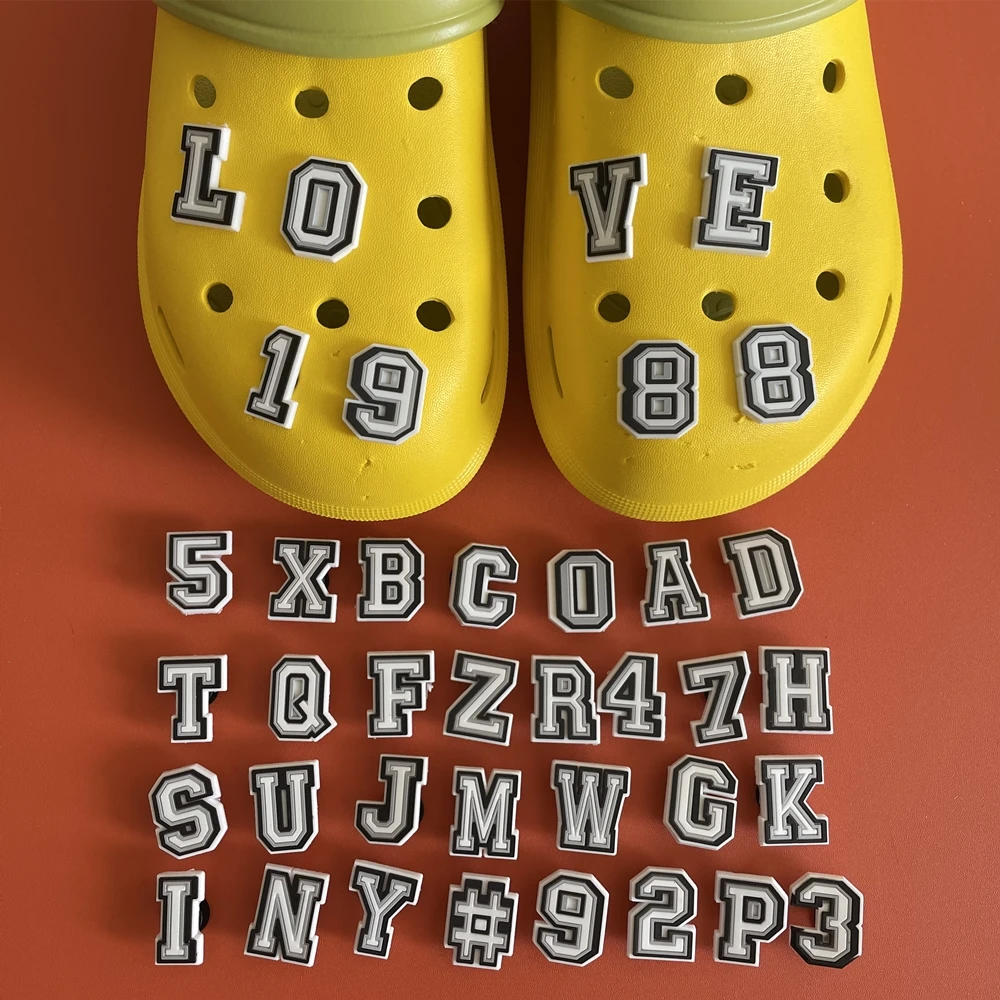 

Подвески в виде букв английского алфавита для обуви