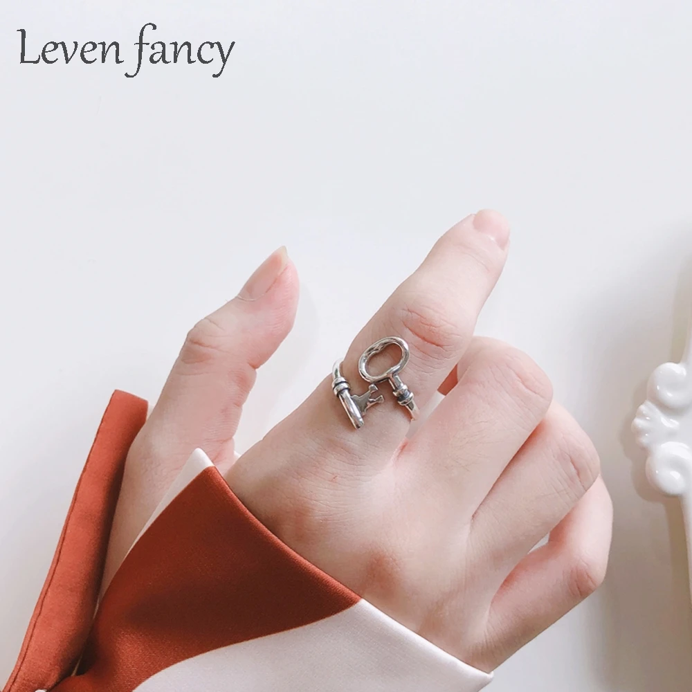 

Leven Необычные искусственные серебряные кольца для ключей, ювелирные изделия в кольцах, женские модные регулируемые кольца, открытые пальцы