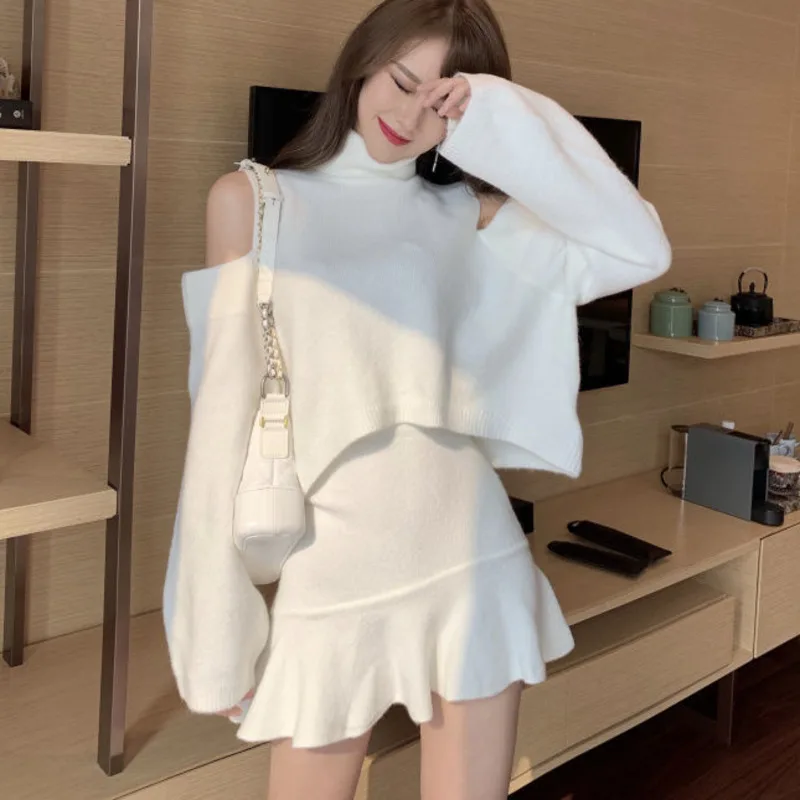 

Женский трикотажный костюм с высоким воротником, Однотонный свитер с открытыми плечами и юбка с оборками, повседневный комплект из двух пре...