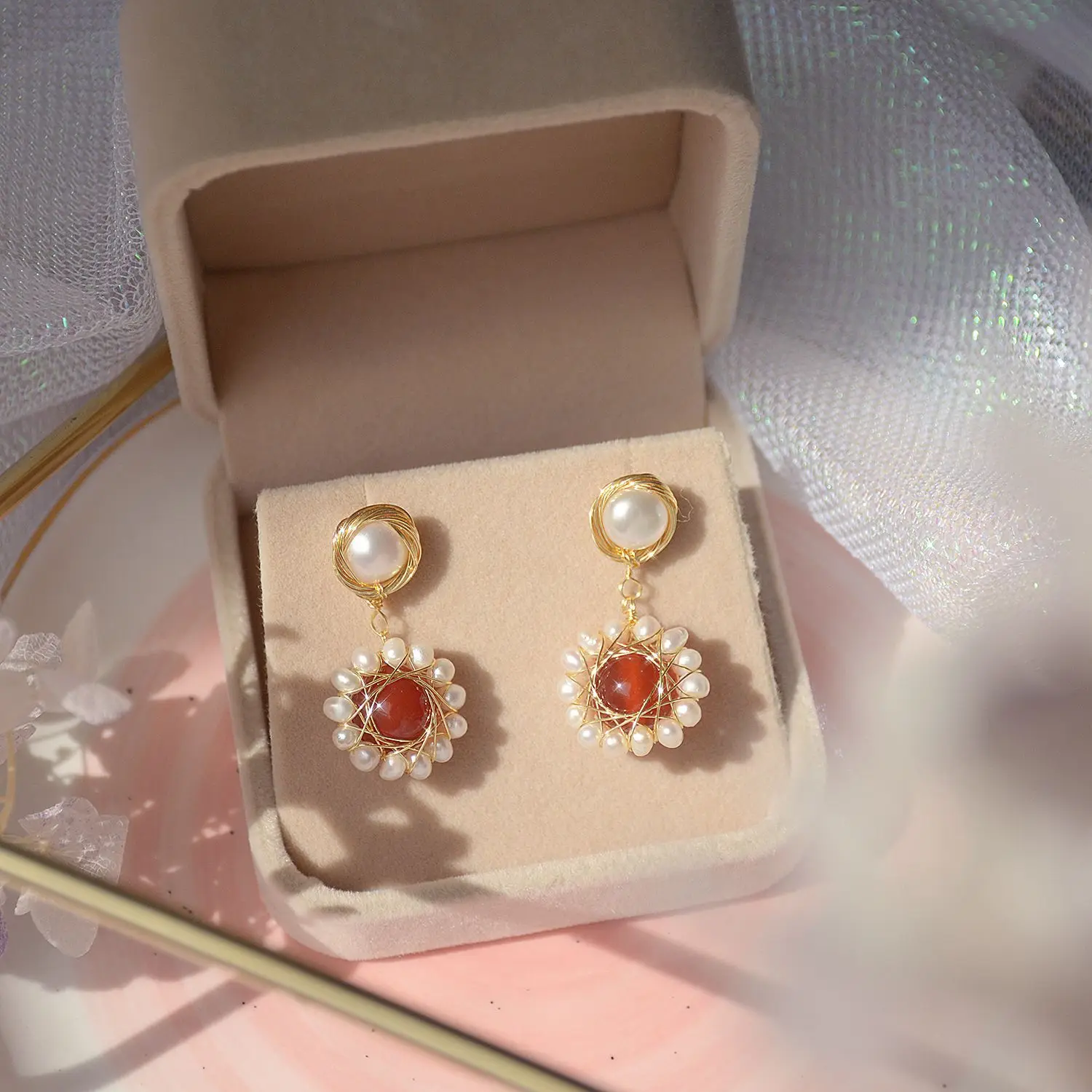 

Ins Hot Sale 14K Real Gold Red Agate Fashionable Retro Light Luxury Temperament Stud Earrings for Women Earrings