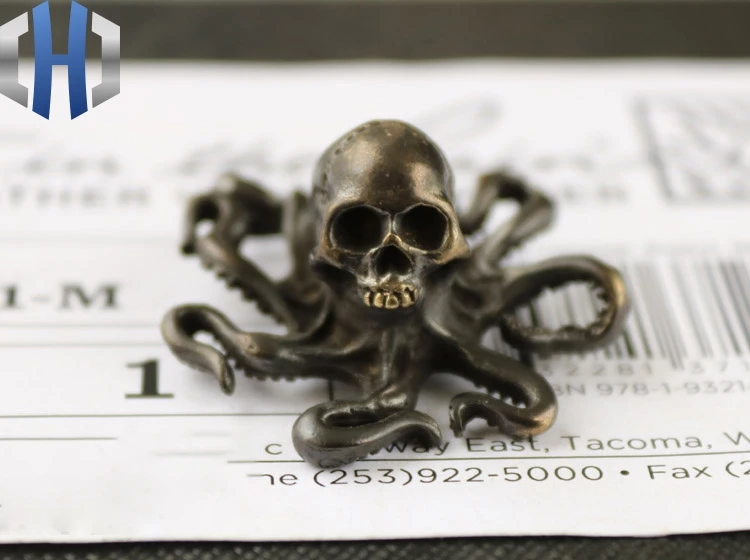 

Brass Retro Industrial Wind EDC Red Skull Octopus Animal Toy Small Ornaments