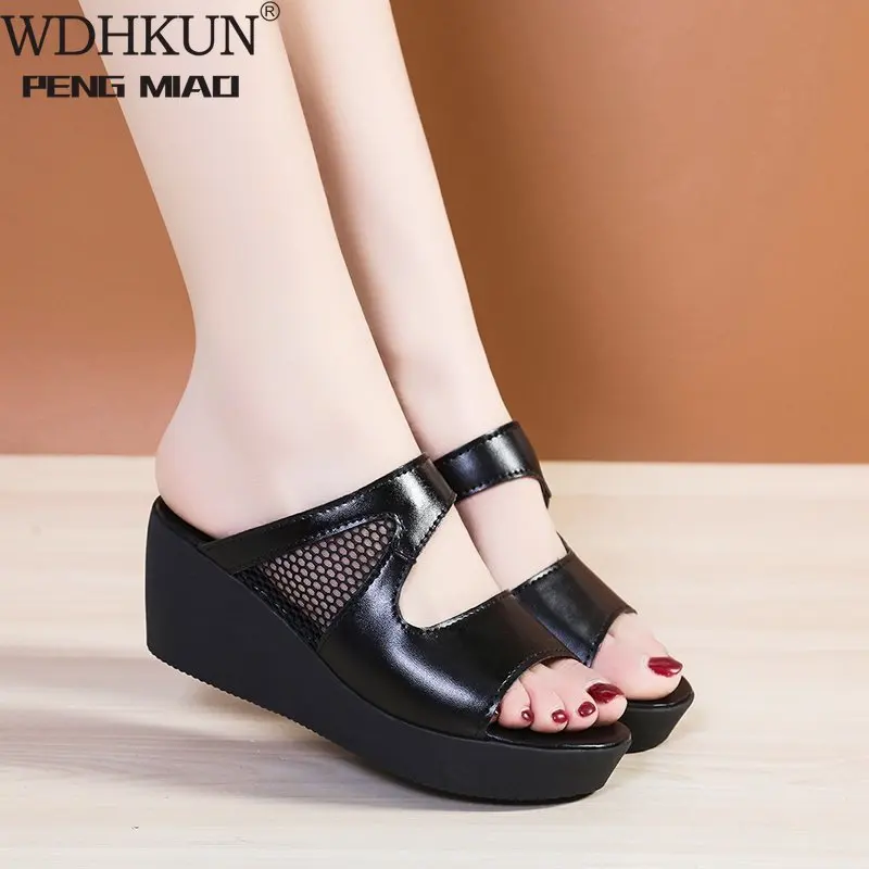 

2021 снаружи мелкой модные пляжные шлепанцы летние Лакированная кожа блестящие стразы; Женская обувь EVA Модная Zapatos De Mujer; Большие размеры