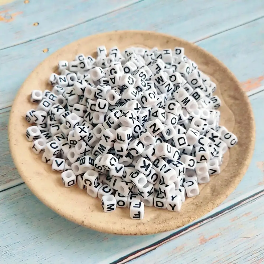 6*6 мм белые с черными инициальными акриловыми буквами бусины 100 шт. большим