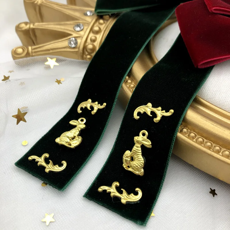 

Retro Velvet Fabric Bow Cravat Brooch Neck Ties Pins and Brooches Shirt Dresses Brooches Luxury Clothing for Women Accessories