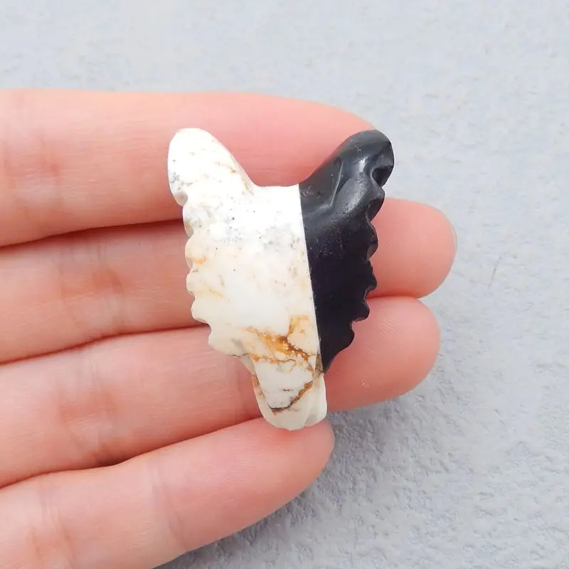 Ожерелье из натурального обсидиана и Howlite с резной головой волка 36x23x14 мм 11 г |