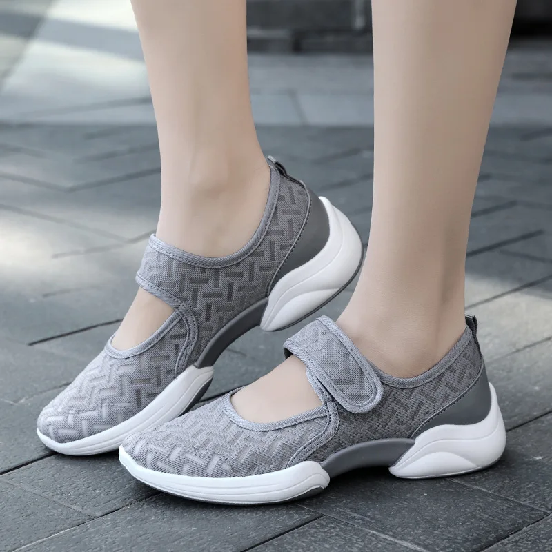 Купи New Breathable Soft Sole Mesh Women's Walking Shoes Lightweight Non-slip Sports Casual Shoes Zapatos De Mujer Sneakers Women за 1,355 рублей в магазине AliExpress