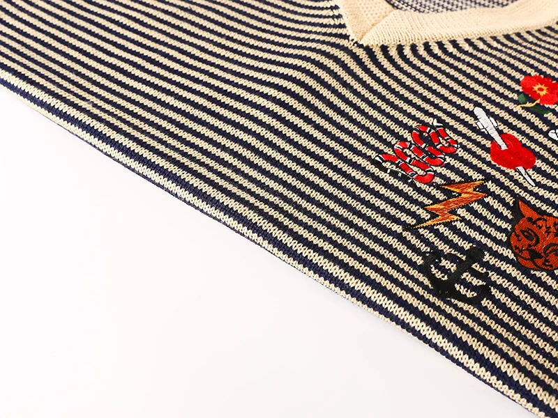 

Women's knitted sweater 2020 summer new knitted sweater female embroidery black and white striped V-neck loose sweater