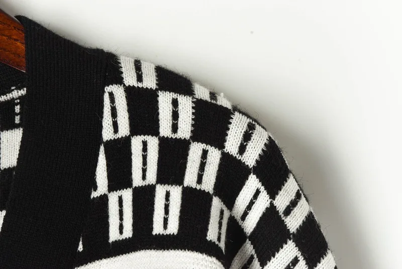 

Vintage Plaid Knitted Cardigans Sweater Coat 2019 Fall Winter V Neck Single Breasted White Black Geometric Jacquard Cardigan