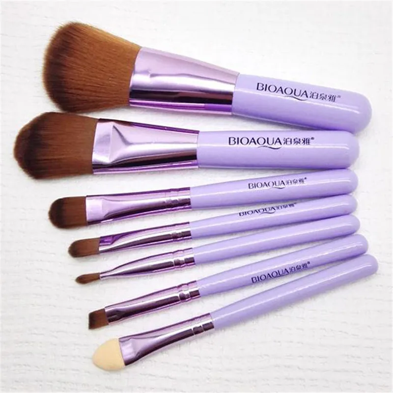 Набор профессиональных розовых и фиолетовых косметических инструментов для