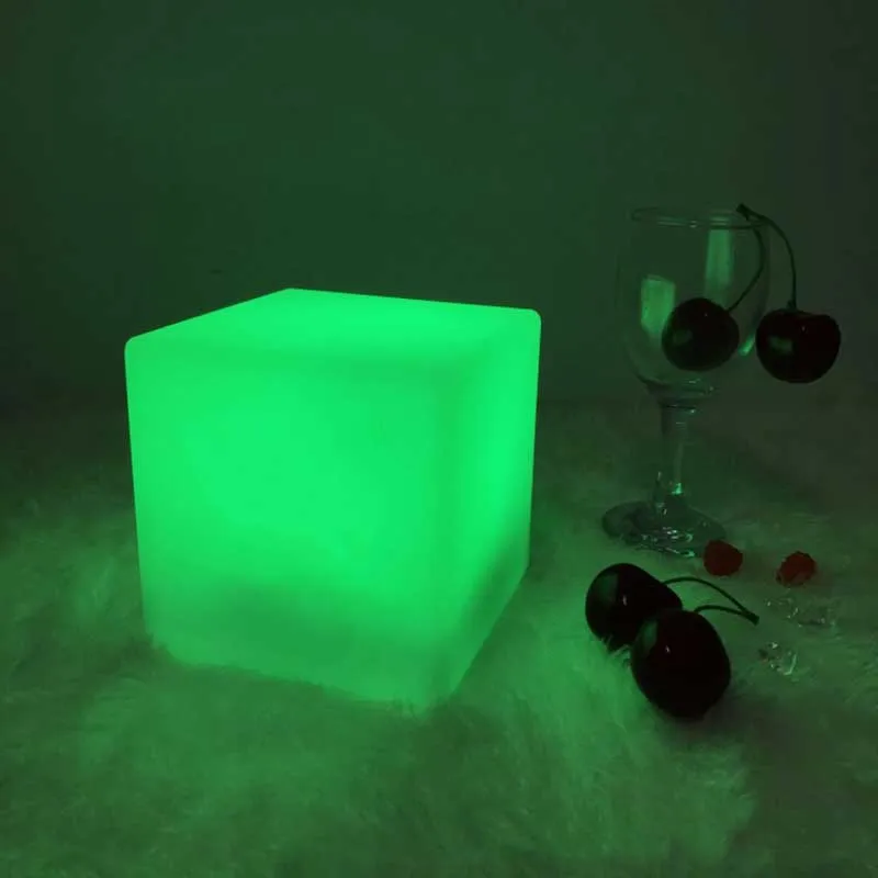 Светодиодный светильник Cube 16 RGB с цветным затемнением и дистанционным