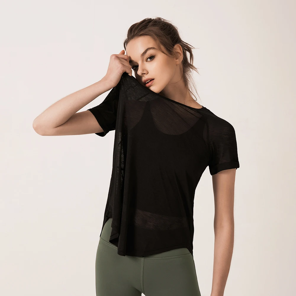 Летняя женская футболка спортивные тонкие дышащие однотонные топы с разрезом