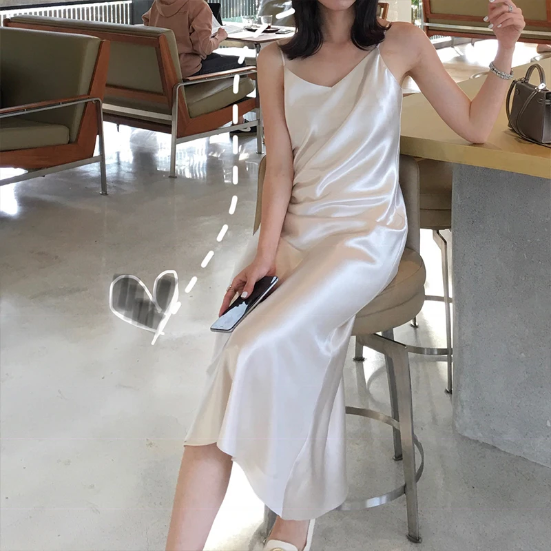 Женское атласное платье GareMay длинное облегающее миди на бретельках с V-образным