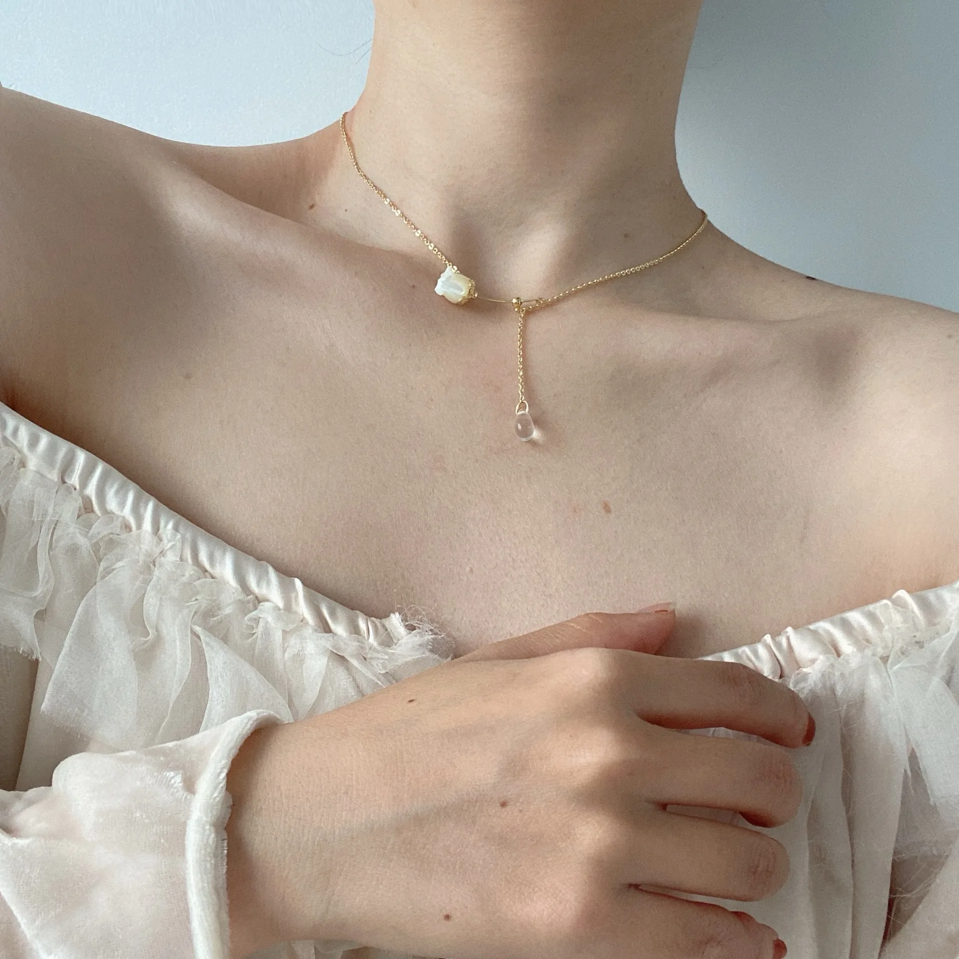 

French Classic White Rose Gentle Retro Clavicle Chain Necklace Fashion Freshwater Shell Flower Temperament Necklace