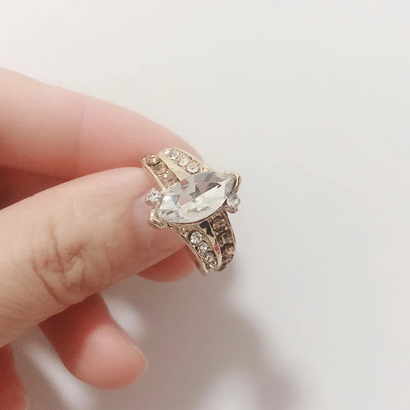 

New Romantic Temperament Shiny Big Zircon Ladies Ring Engagement Wedding Banquet Accessories Jewelry Index Finger Gift Wholesale