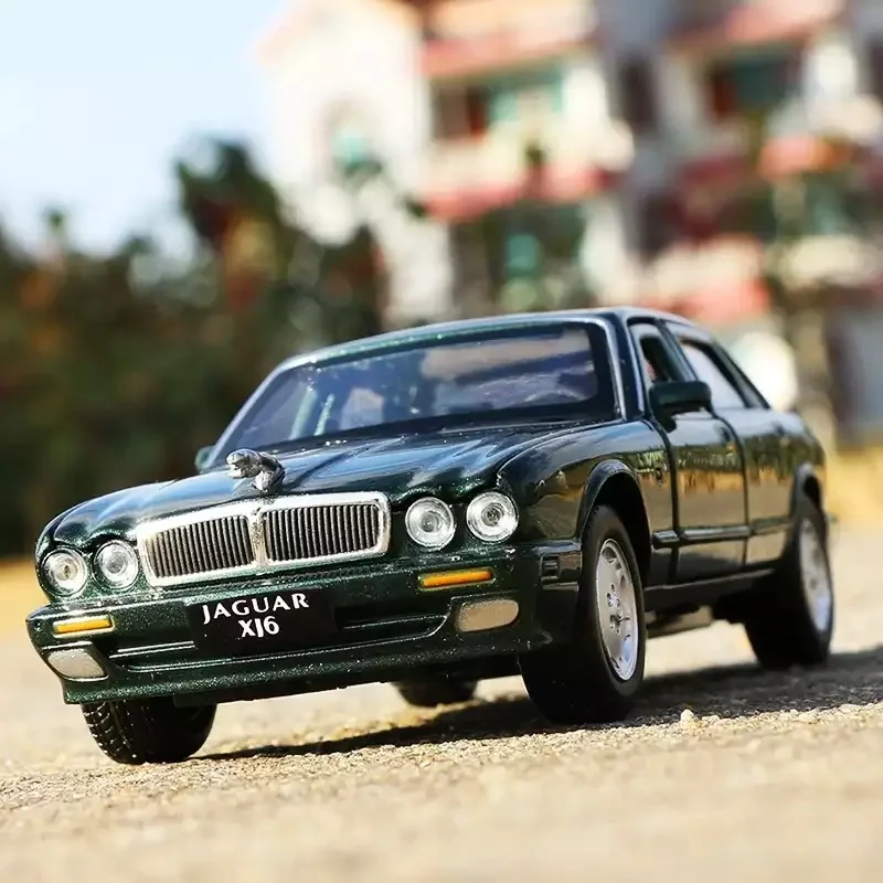 

Модель автомобиля Jaguar XJ6 в масштабе 1:32, модель автомобиля из сплава, Акустооптический игрушечный автомобиль, классический автомобиль, модел...