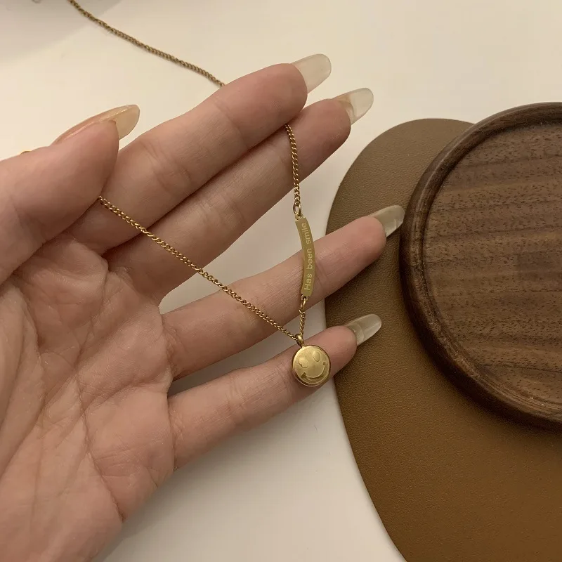 

Korean Gold Color Happy Smiling Face Pendant necklace Fashion Stainless steel Necklace Gift For Women Men Fashion Choker Jewelry