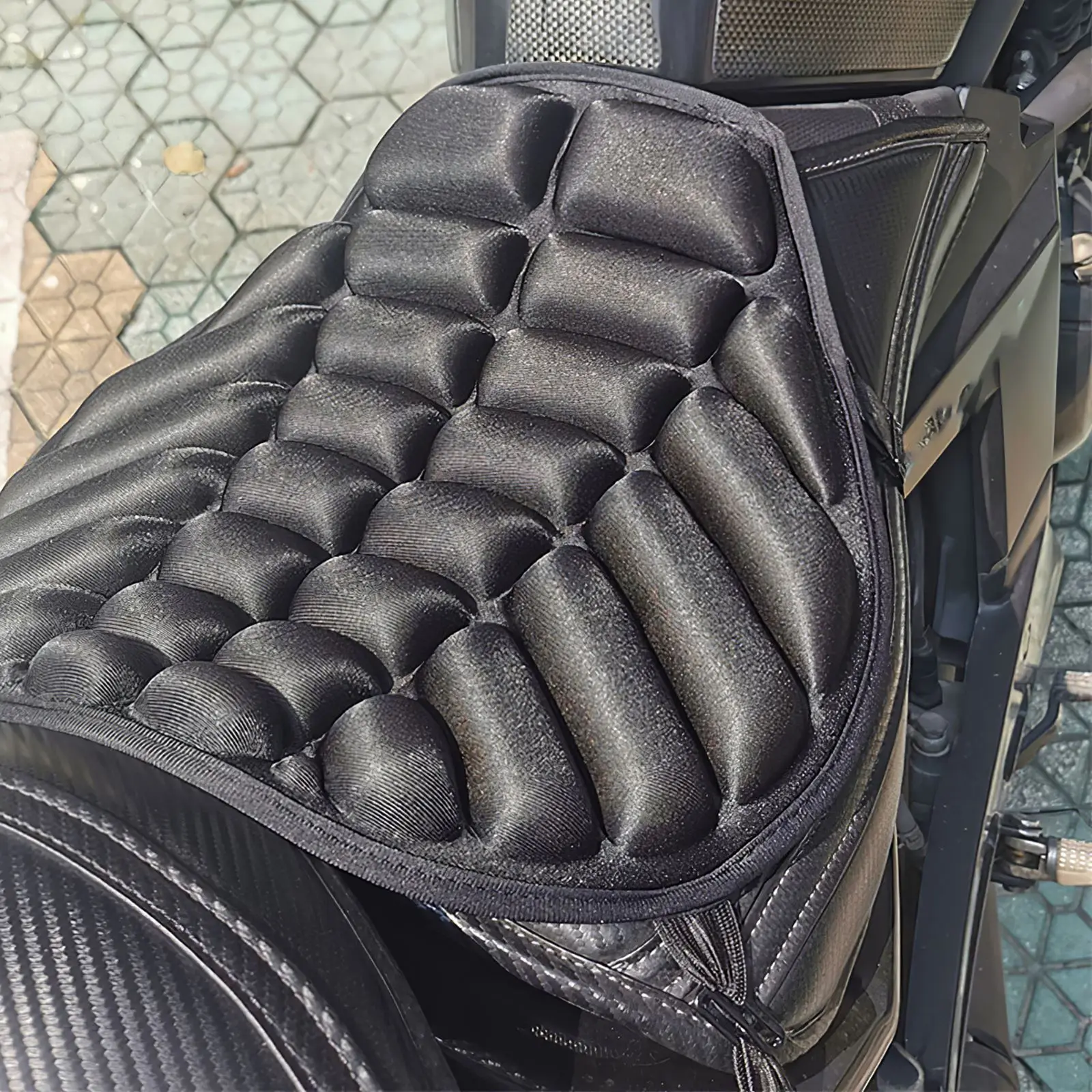 

Седло мотоциклетное увеличенное, размер подушки, мягкая дышащая подушка, эластичная губка, эргономичный противоударный инструмент для сед...