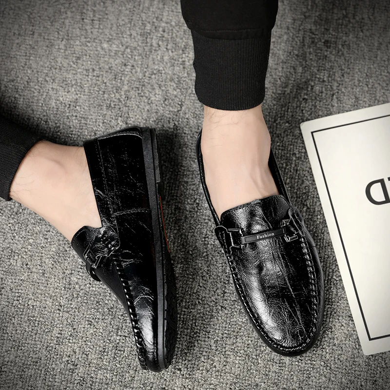 Мужские кожаные туфли черные лоферы на плоской подошве легкие и удобные