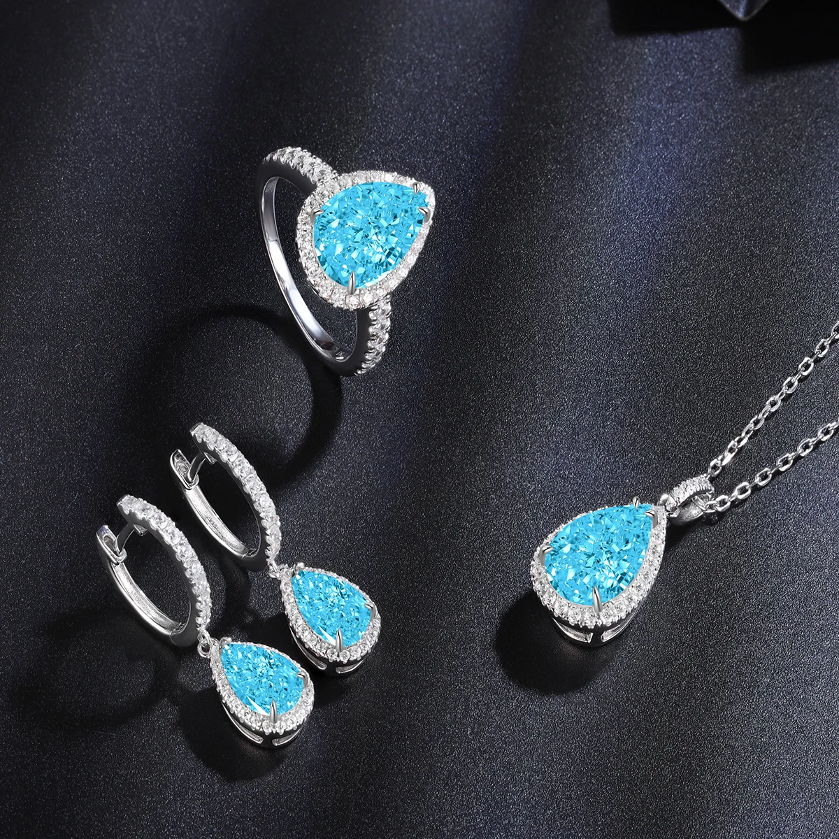 Комплект ювелирных изделий из серебра 925 пробы с муассанитом |