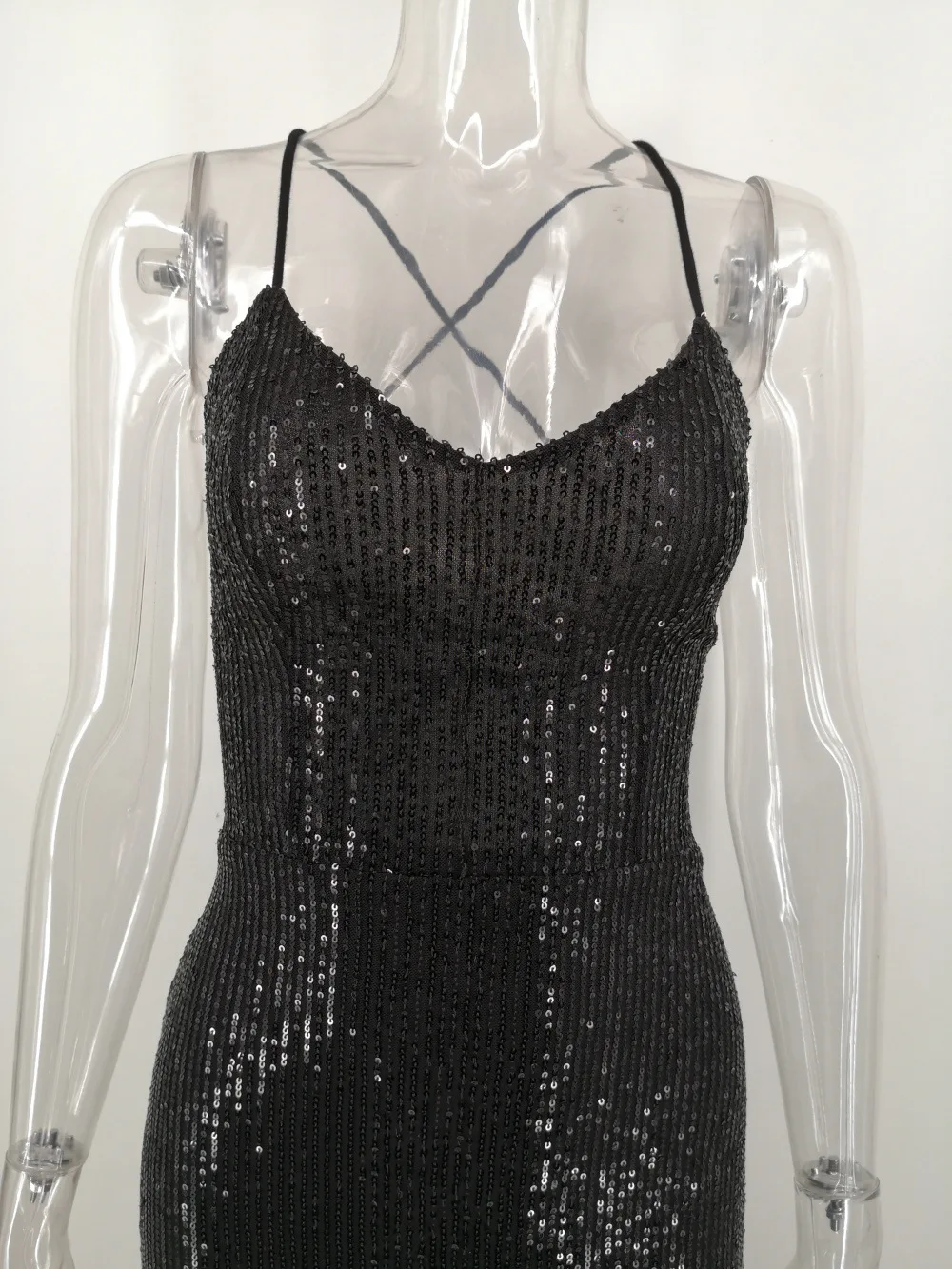 Женское блестящее вечернее платье с разрезом сбоку черное Золотое длинное