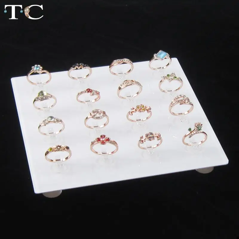 Элегантная подставка для ювелирных изделий витрина