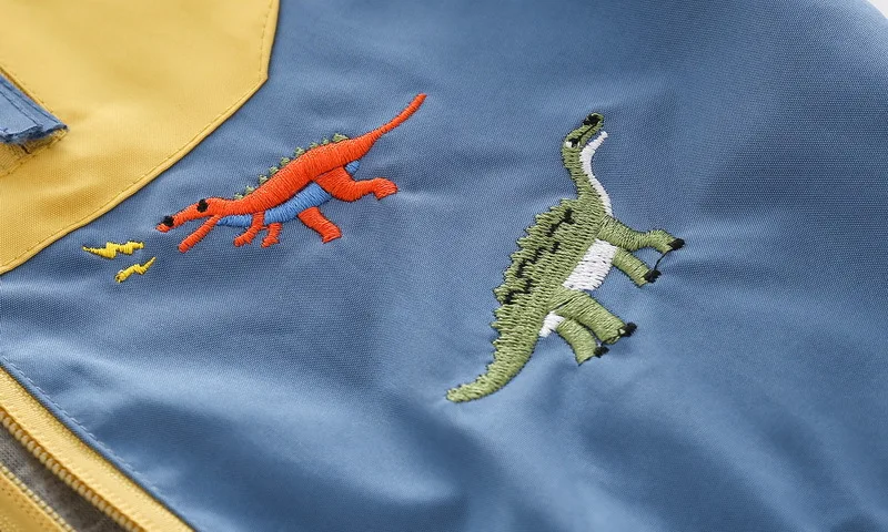 Детская куртка с капюшоном мультяшным динозавром на молнии |