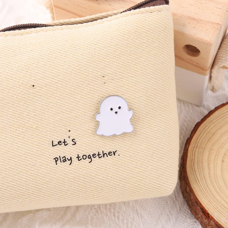 

MIX DESIGNS Cute Ghost Enamel Label Pins Girls Favor Brooches Clothes Bag Jewelries Cool Stuff Gift WHOLESALE