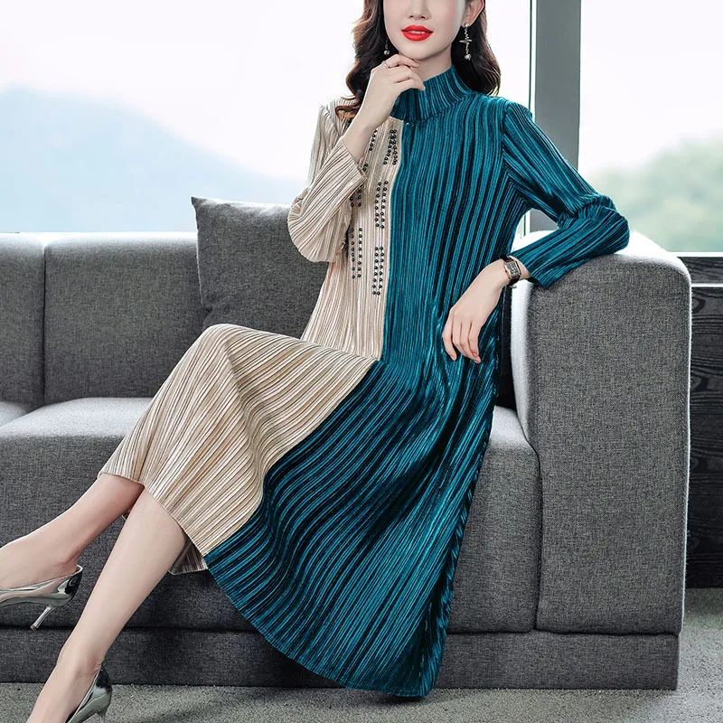 

Pleated Dress Women's 2021 Autumn New Heavy Industry Pleated Color Matching Velvet Nail Bead Dress Medium Length