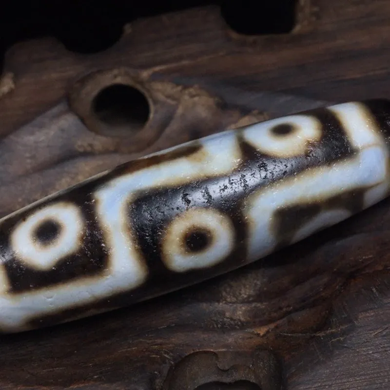 

Tibetan ancient pearls, old materials, high-oil slurries, nine-eyed dzi, nine-eyed signs, nine planets in nature, including