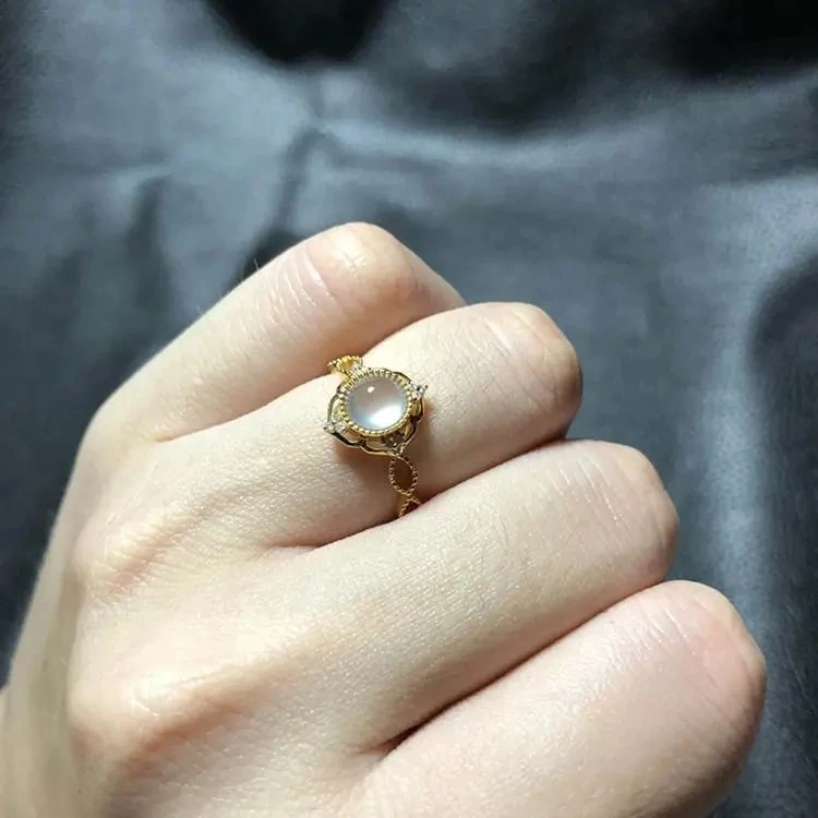 

Ice-like Chalcedony S925 Sterling Silver Ring Inlaid Egg Surface White Ice Light Luxury Open Ring Beautiful All Match